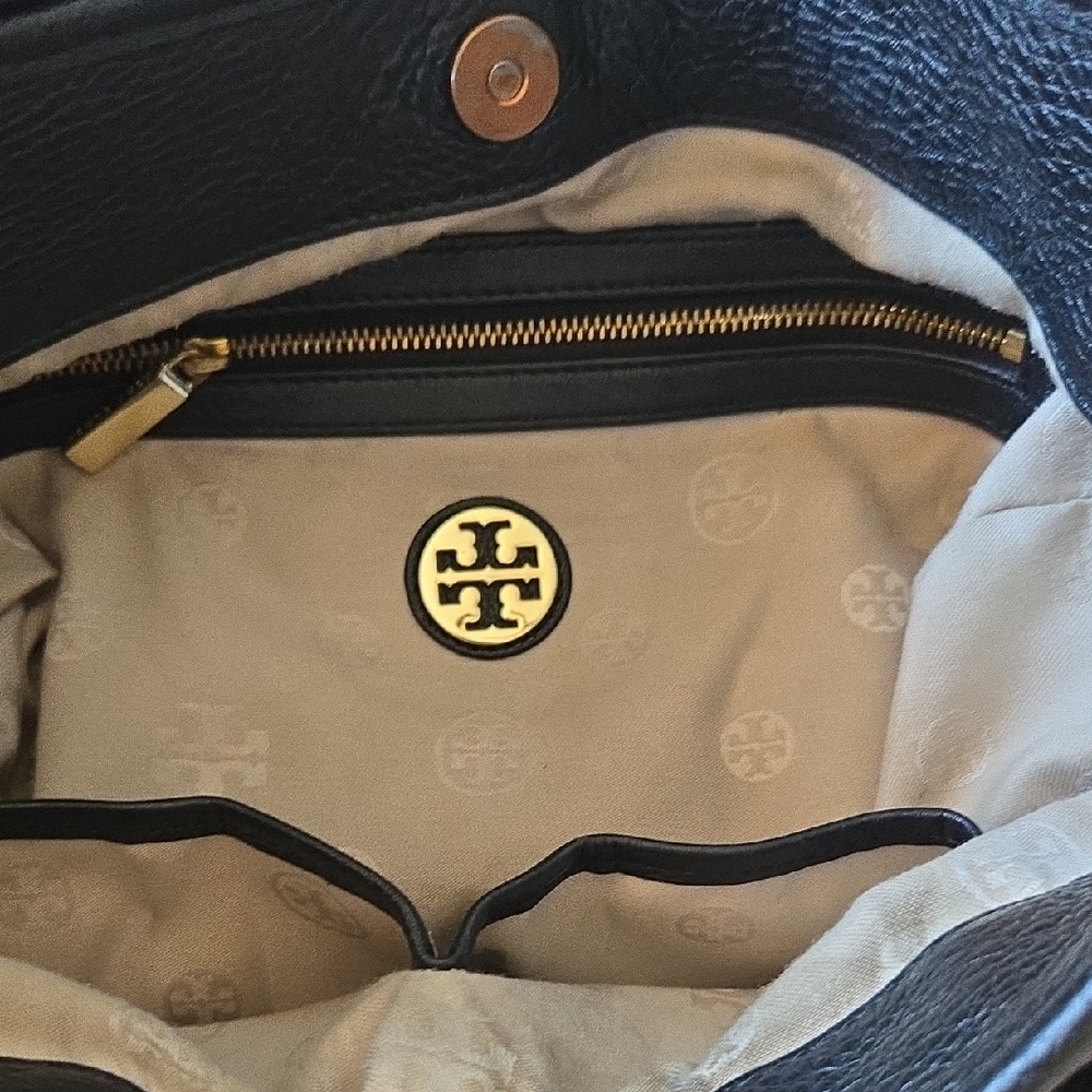 Tory Burch Black Leather Shoulder Bag with Gold Medallion - Picture 6 of 10